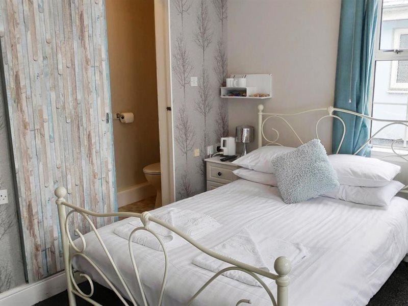 Elnor Guest House Лискард Екстериор снимка
