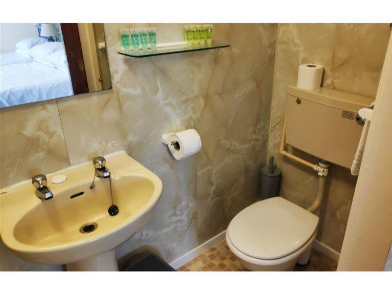 Elnor Guest House Лискард Екстериор снимка