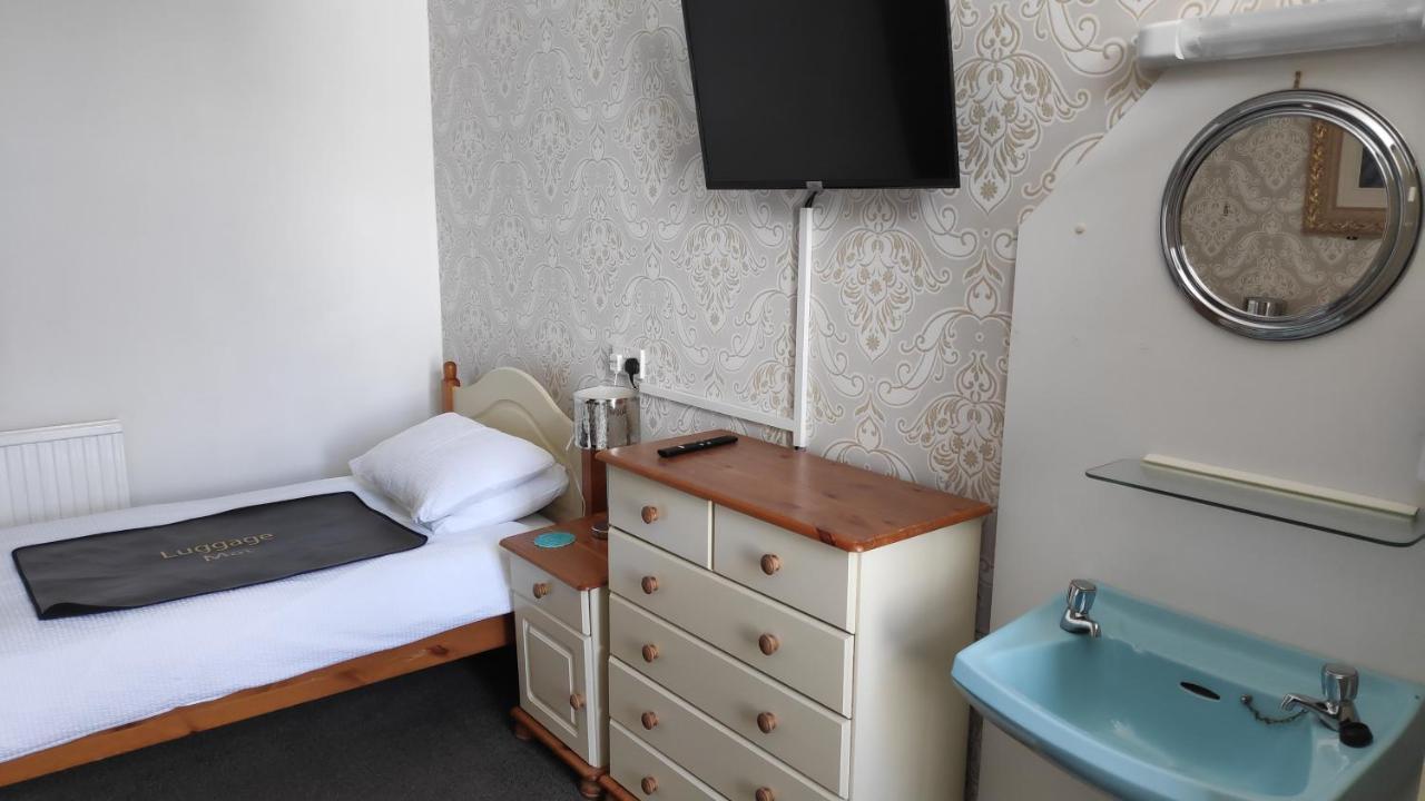 Elnor Guest House Лискард Екстериор снимка